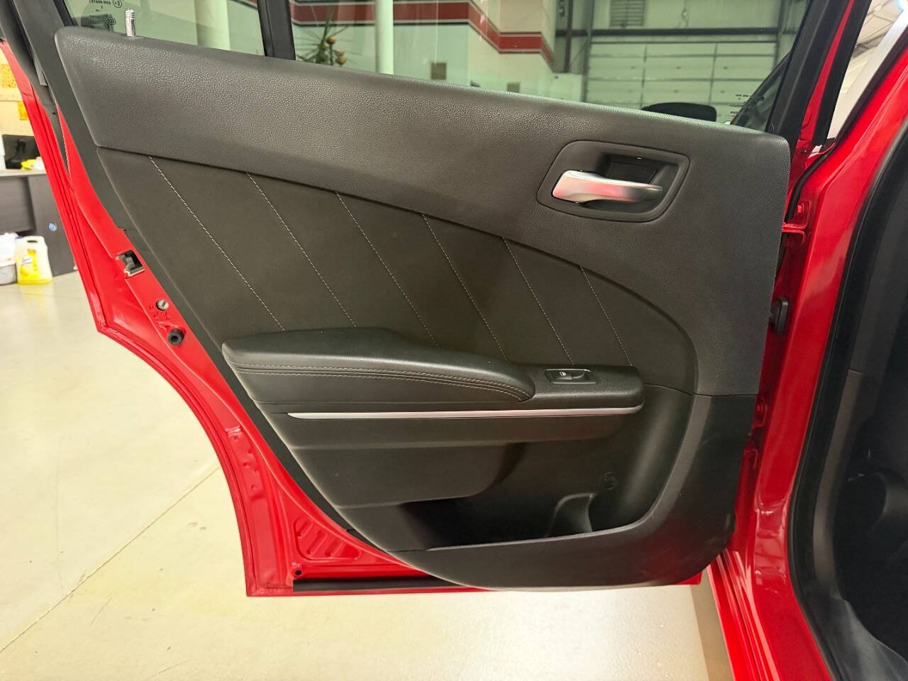 Used 2022 Dodge Charger SXT RWD image 12