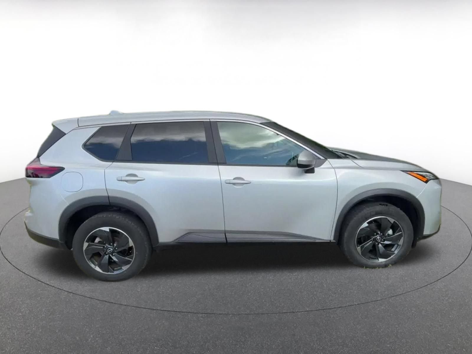 Used 2025 Nissan Rogue SV AWD/4WD image 15