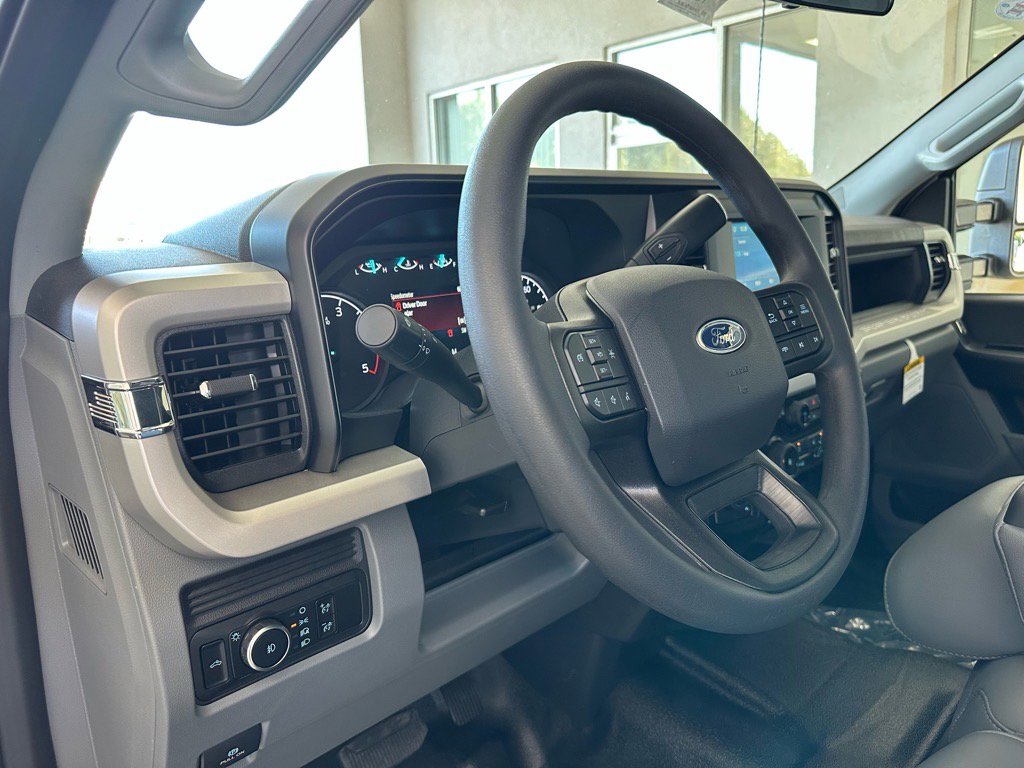 New 2026 Ford F350 XL w/ XL Chrome Package image 23