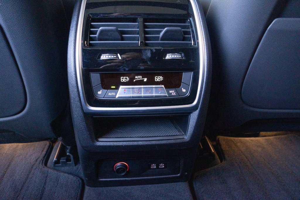 Used 2020 BMW X7 M50i w/ Dynamic Handling Package image 22