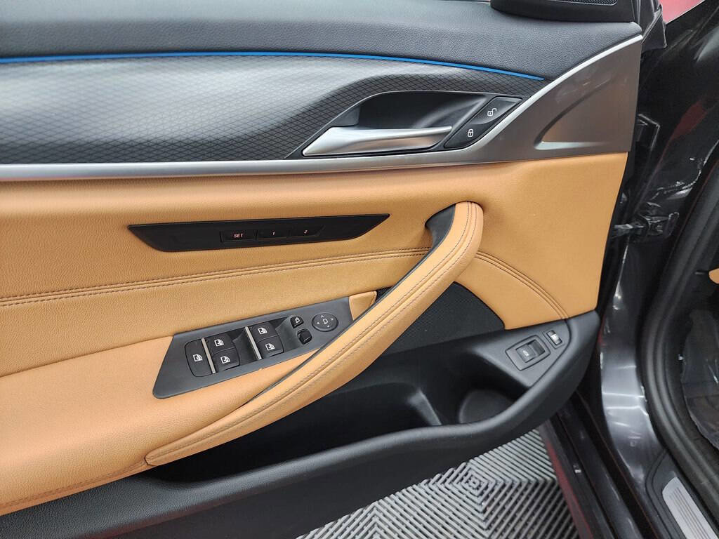 Used 2023 BMW 530e w/ M Sport Package image 8