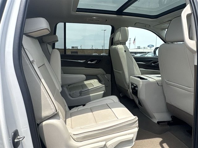 Used 2021 GMC Yukon XL Denali w/ Denali Premium Package AWD/4WD image 28