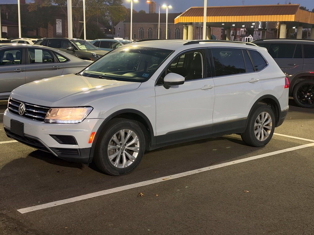 Used 2018 Volkswagen Tiguan SE AWD/4WD image 1