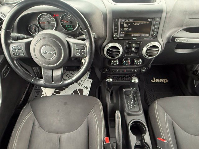Used 2016 Jeep Wrangler Unlimited Sahara w/ Connectivity Group AWD/4WD image 3