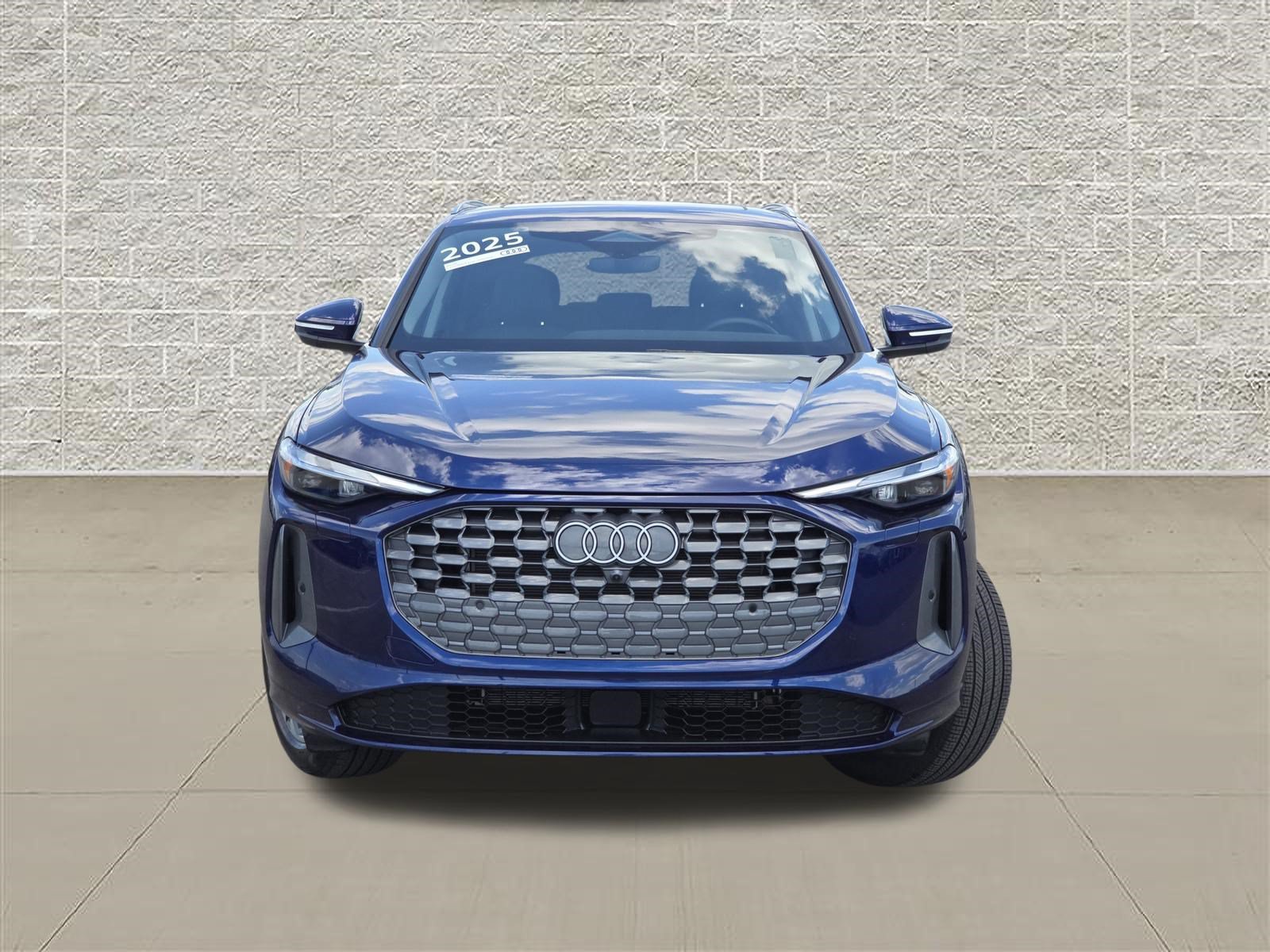Certified 2025 Audi Q5 Premium w/ Convenience Package AWD/4WD image 2