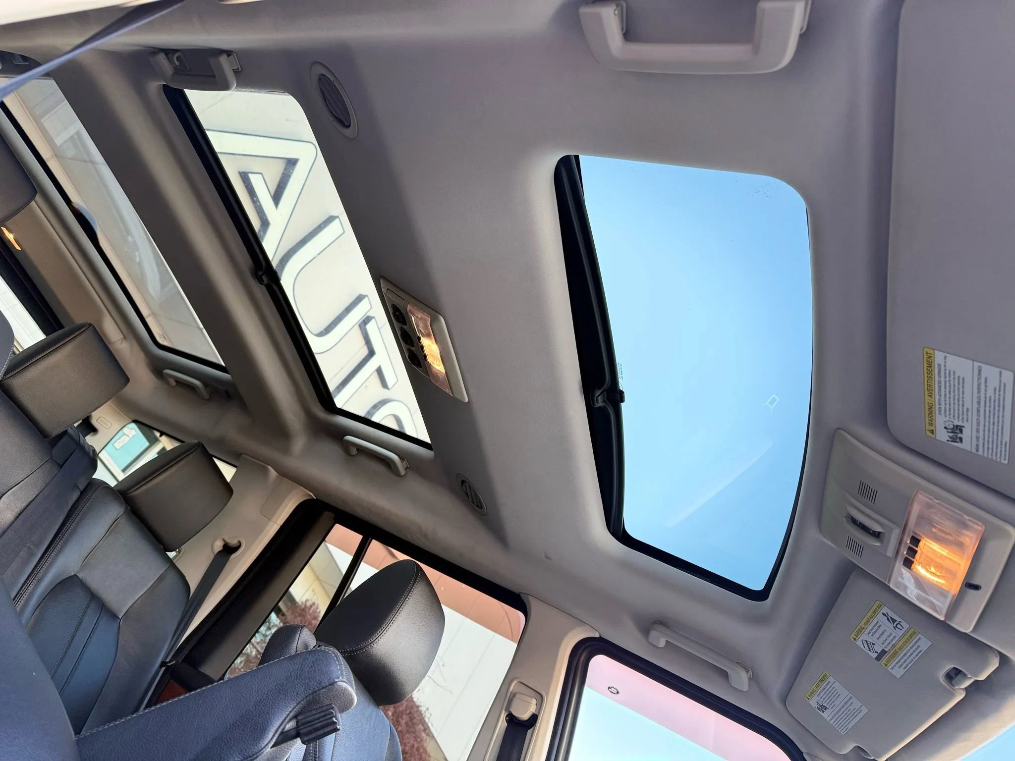 Used 2011 Land Rover LR4 HSE image 12