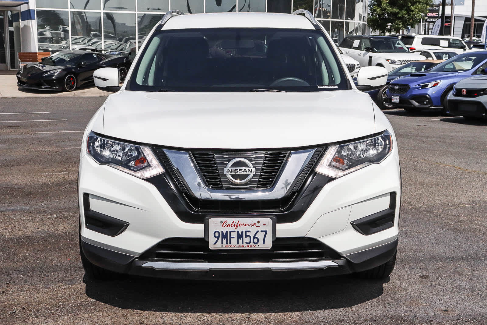 Used 2017 Nissan Rogue SV FWD image 2