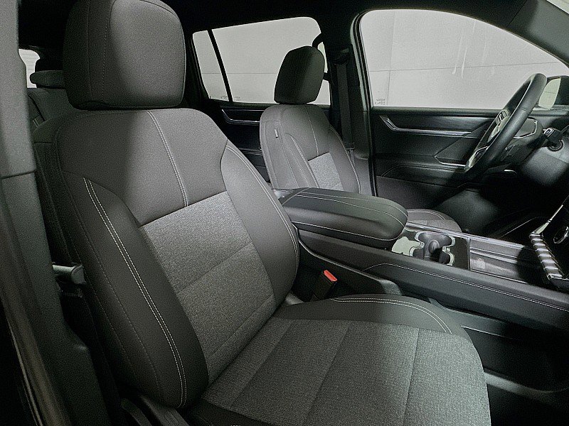 Used 2025 GMC Acadia Elevation image 27