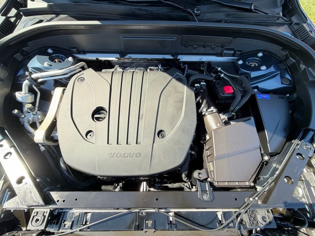 Used 2024 Volvo XC60 B5 Ultimate w/ Protection Package Premier image 16