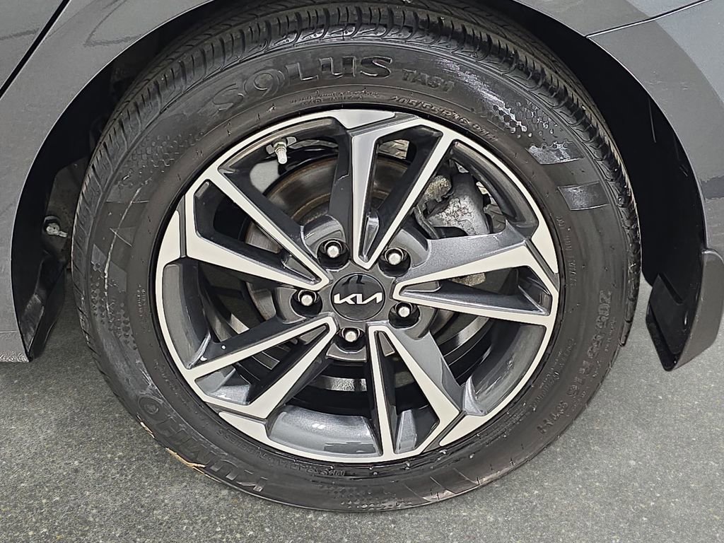 Used 2023 Kia Forte LXS w/ LXS Technology Package image 32