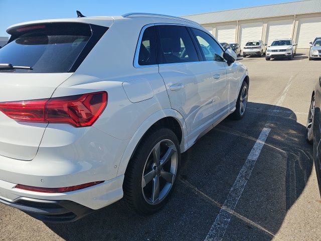 Used 2021 Audi Q3 2.0T Premium Plus w/ Premium Plus Package image 3