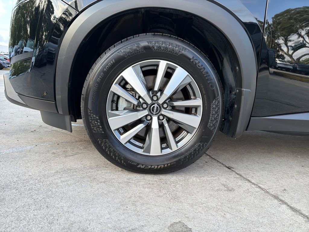 Used 2025 Nissan Pathfinder SL AWD/4WD image 12