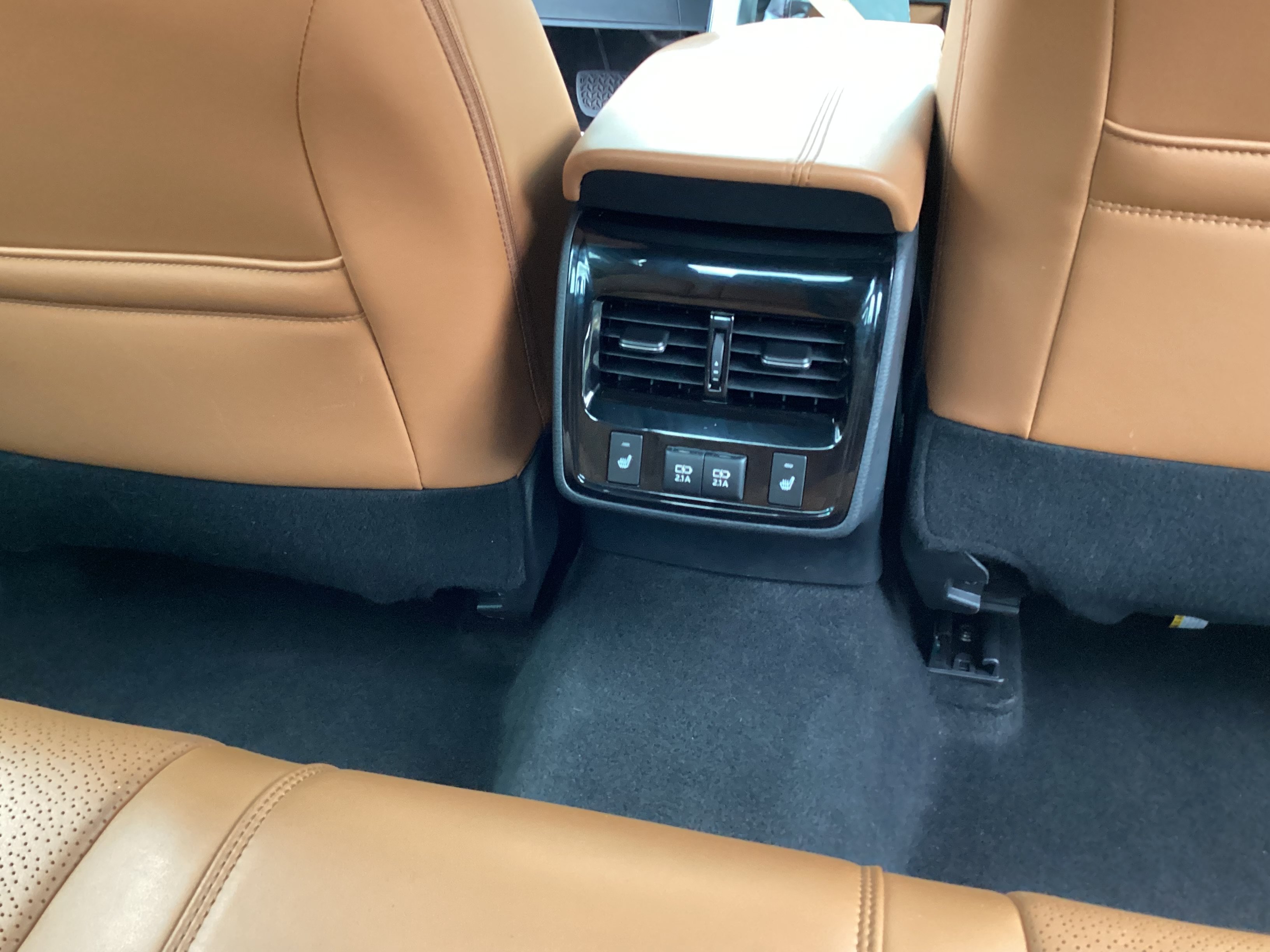 Certified 2019 Toyota Avalon Limited w/ All Weather Liner Package FWD image 10