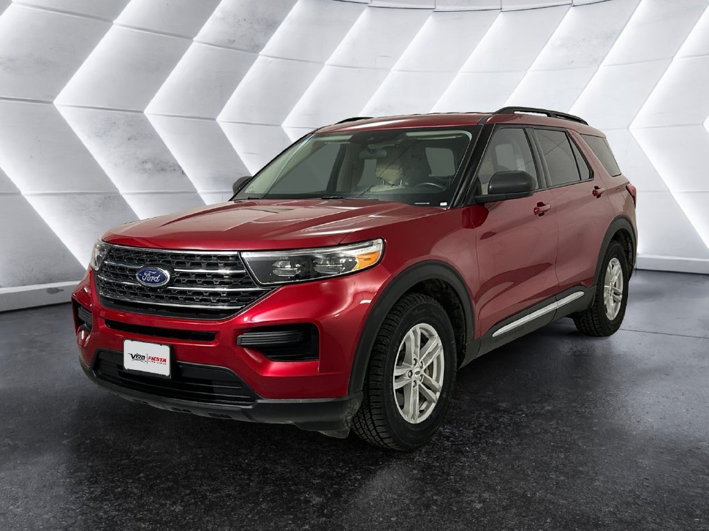 Used 2024 Ford Explorer XLT RWD image 3