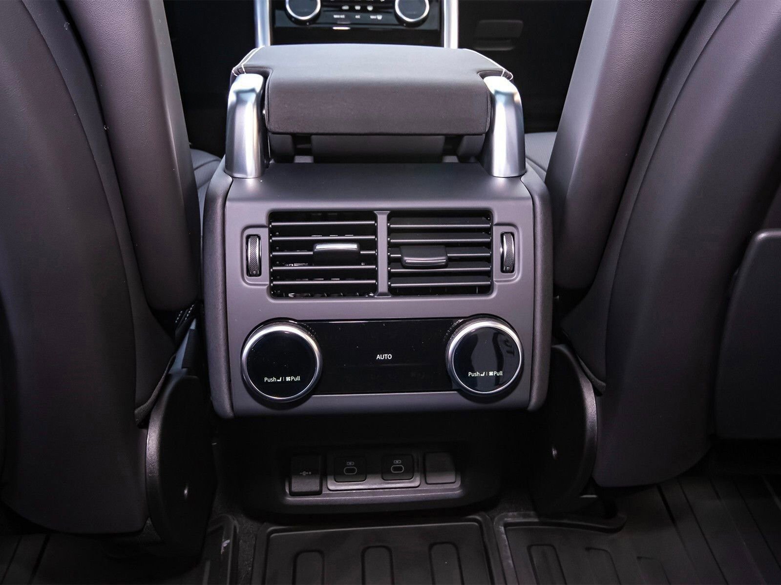 New 2026 Land Rover Discovery Limited Edition image 50