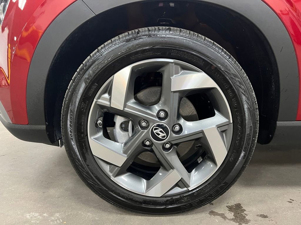 Used 2025 Hyundai Venue Limited image 14