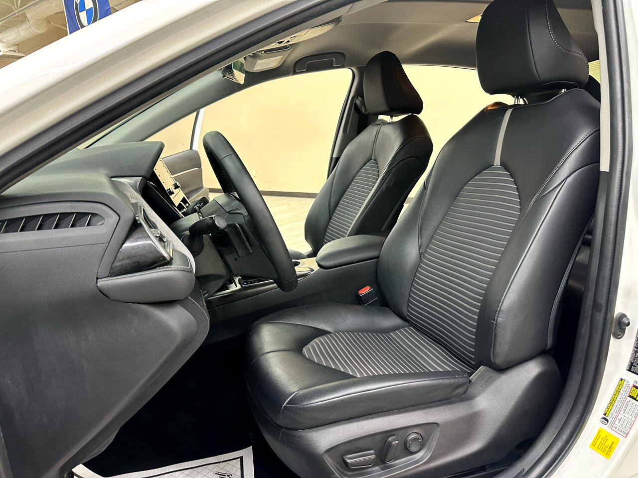 Used 2023 Toyota Camry SE image 18