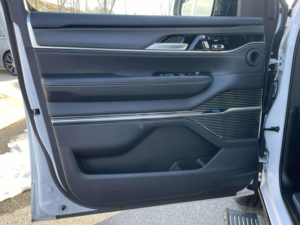 Used 2024 Jeep Grand Wagoneer Series II w/ Quick Order Packagew 28T image 7