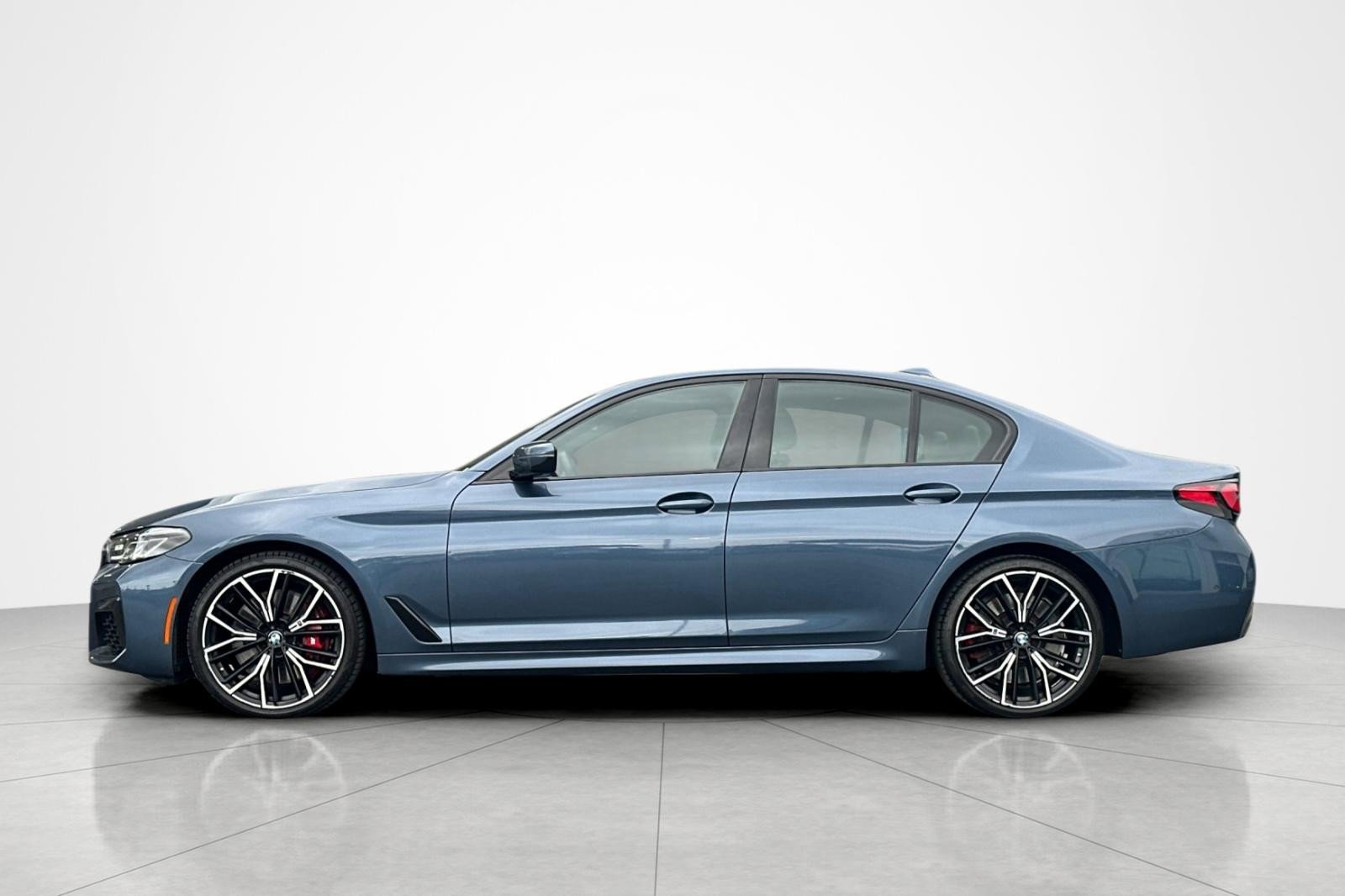 Used 2023 BMW 540i w/ M Sport Package RWD image 2