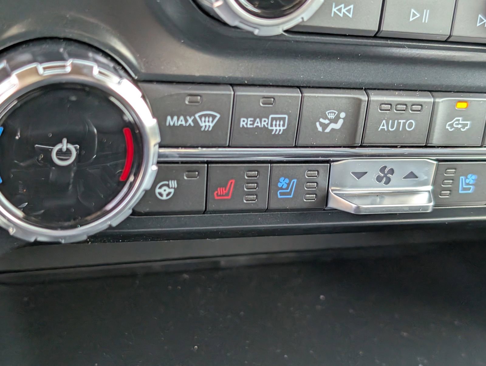 Used 2025 Ford F150 Lariat w/ Equipment Group 501A Mid image 18