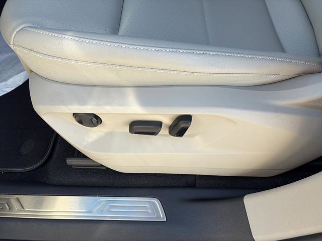 Certified 2023 Volkswagen Atlas SE w/ Panoramic Sunroof Package image 16