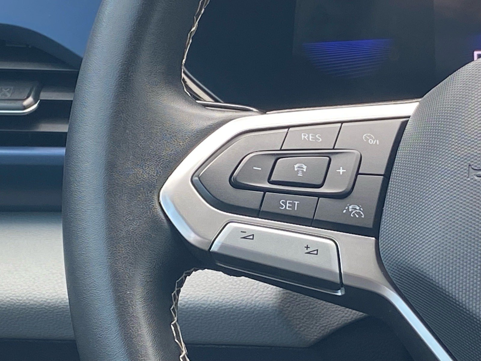 Certified 2023 Volkswagen Taos SE w/ Panoramic Sunroof Package FWD image 6