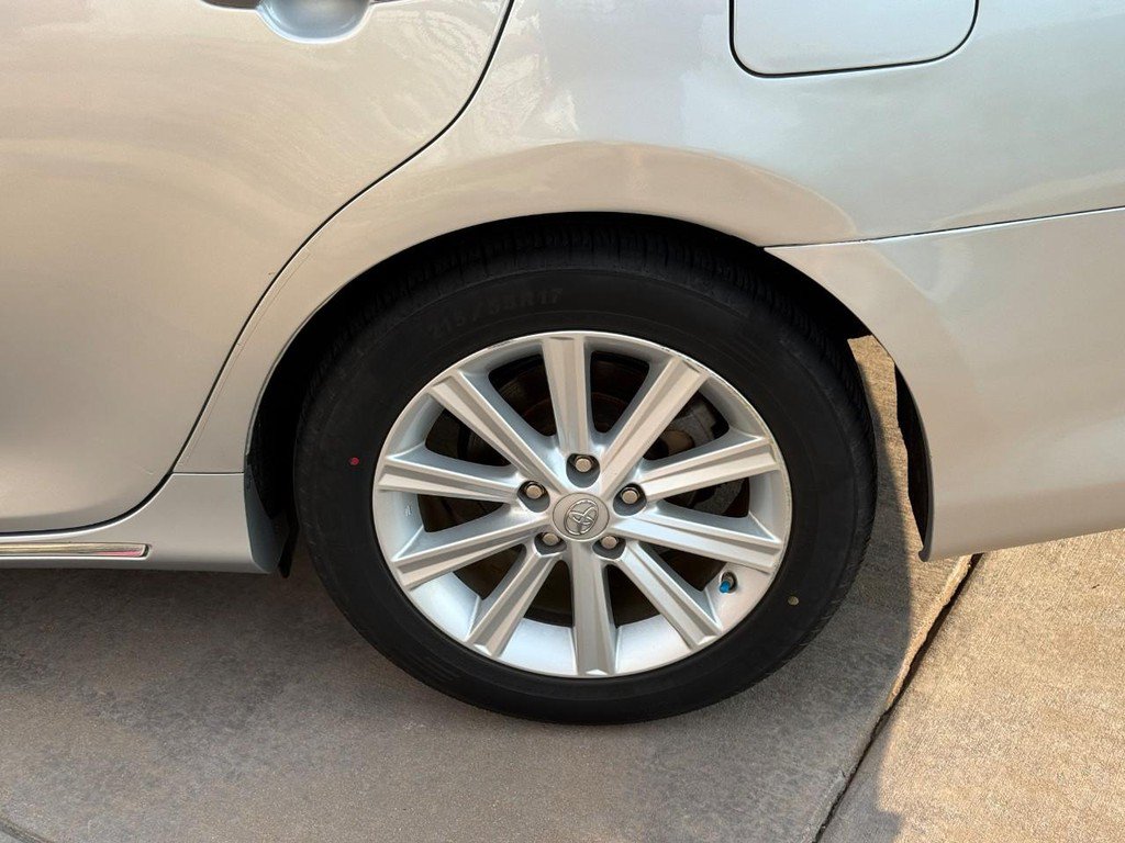 Used 2014 Toyota Camry XLE w/ Leather Package FWD image 9