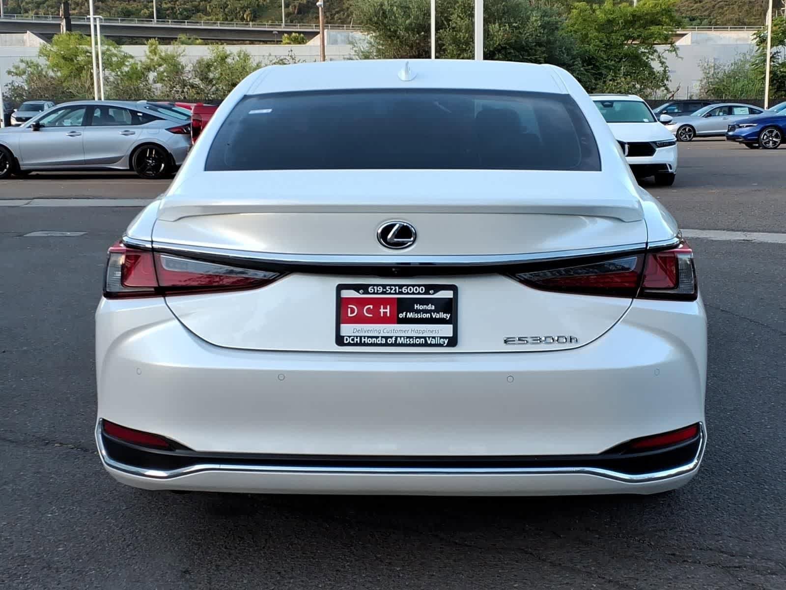 Used 2024 Lexus ES 300h w/ Premium Package FWD image 5