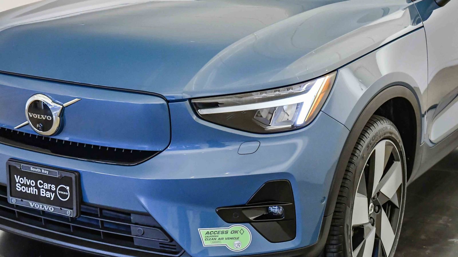 Certified 2023 Volvo C40 P8 Recharge Plus w/ Climate Package AWD/4WD image 9