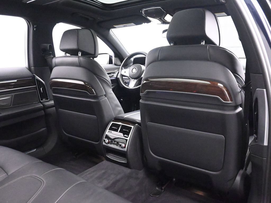 Used 2020 BMW 750i xDrive w/ M Sport Package AWD/4WD image 20