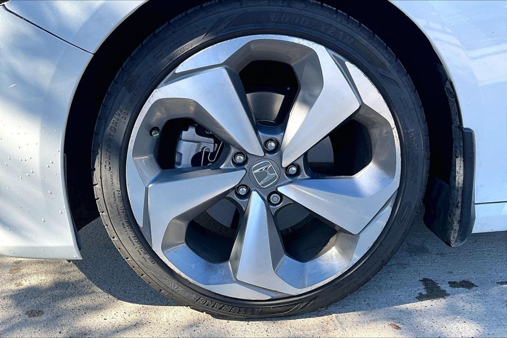 Used 2018 Honda Accord Touring image 11