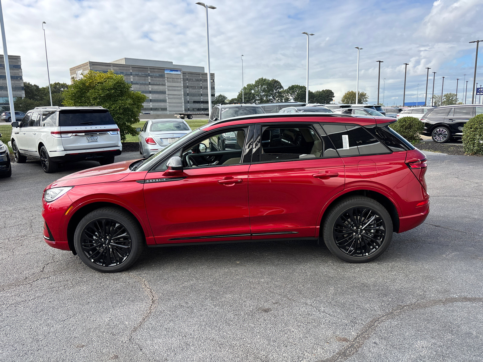 New 2026 Lincoln Corsair Reserve w/ Jet Appearance Package image 4