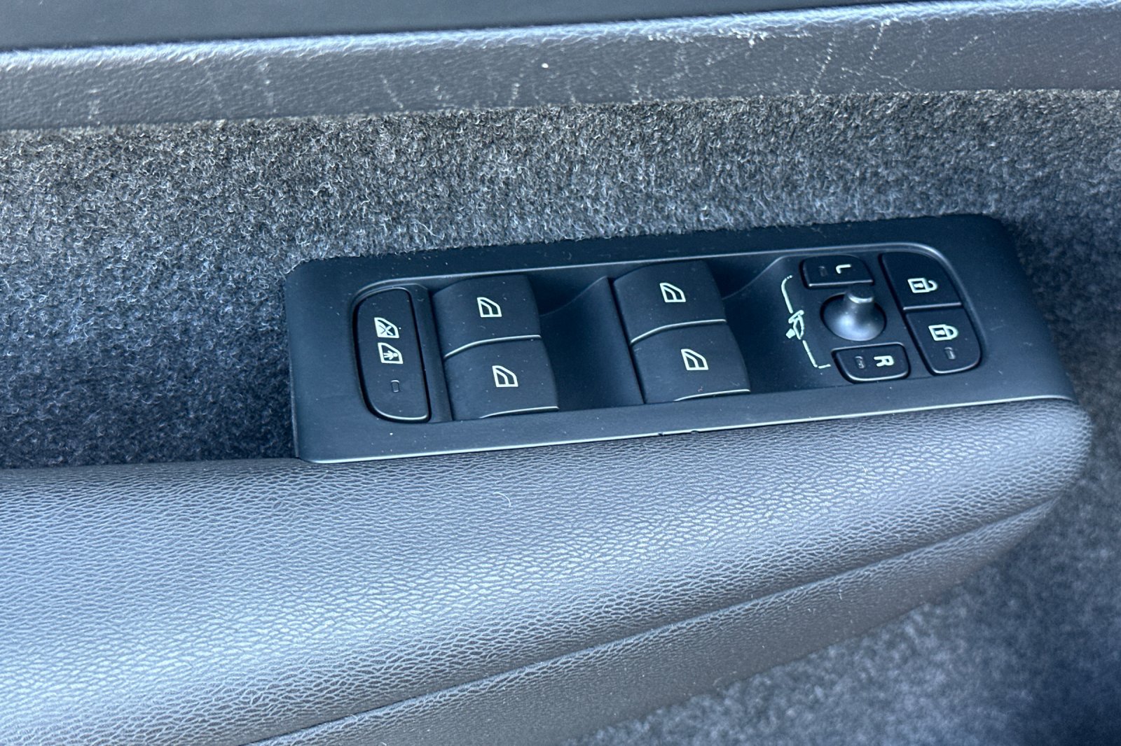 Certified 2023 Volvo C40 Recharge Core AWD/4WD image 12