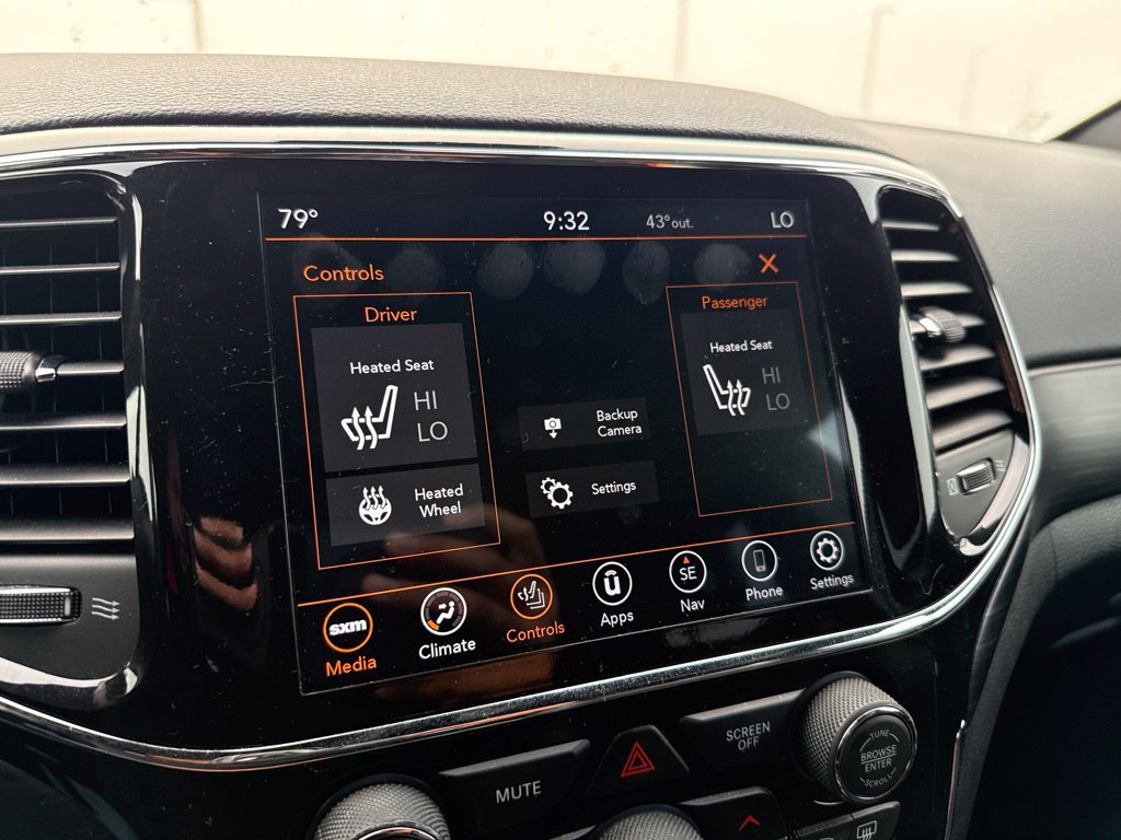 Used 2021 Jeep Grand Cherokee Altitude AWD/4WD image 22