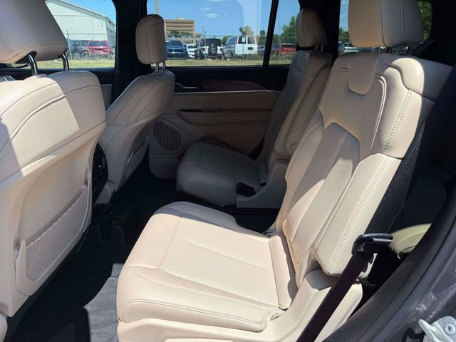 Used 2023 Jeep Grand Cherokee L Limited w/ Luxury Tech Group II AWD/4WD image 13
