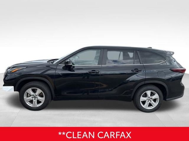 Used 2024 Toyota Highlander LE FWD image 2