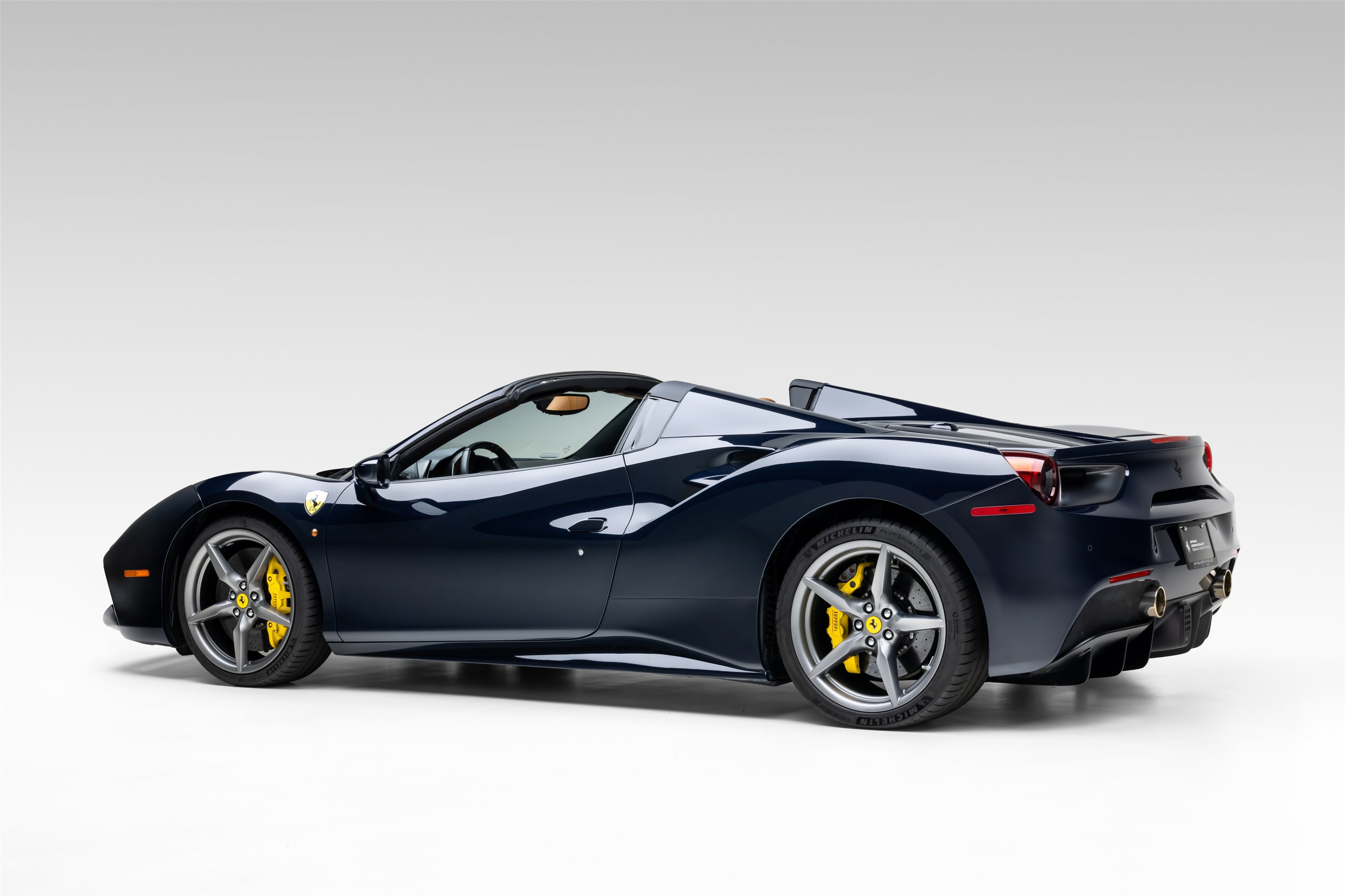 Used 2018 Ferrari 488 Spider RWD image 5