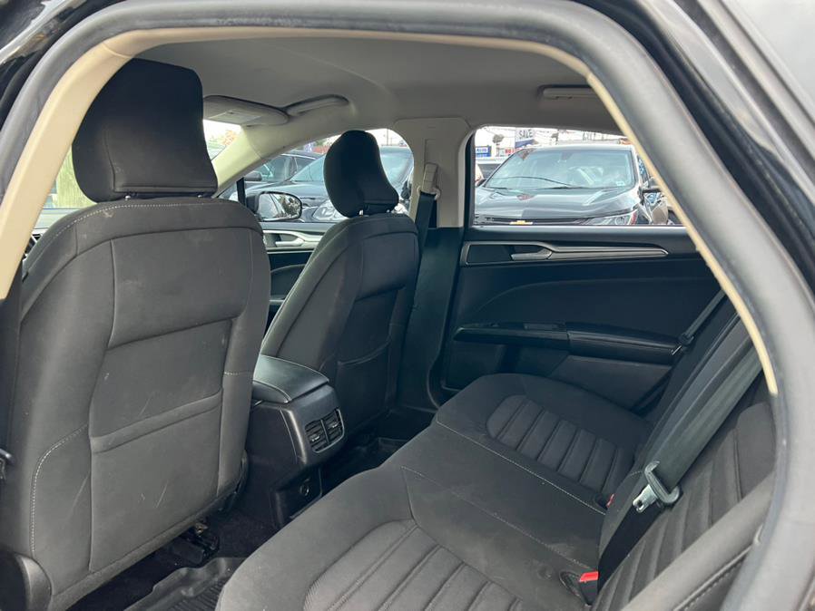 Used 2018 Ford Fusion SE w/ Fusion SE Technology Package image 9