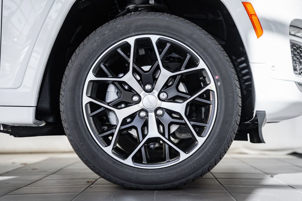 New 2025 Jeep Grand Cherokee Summit image 17