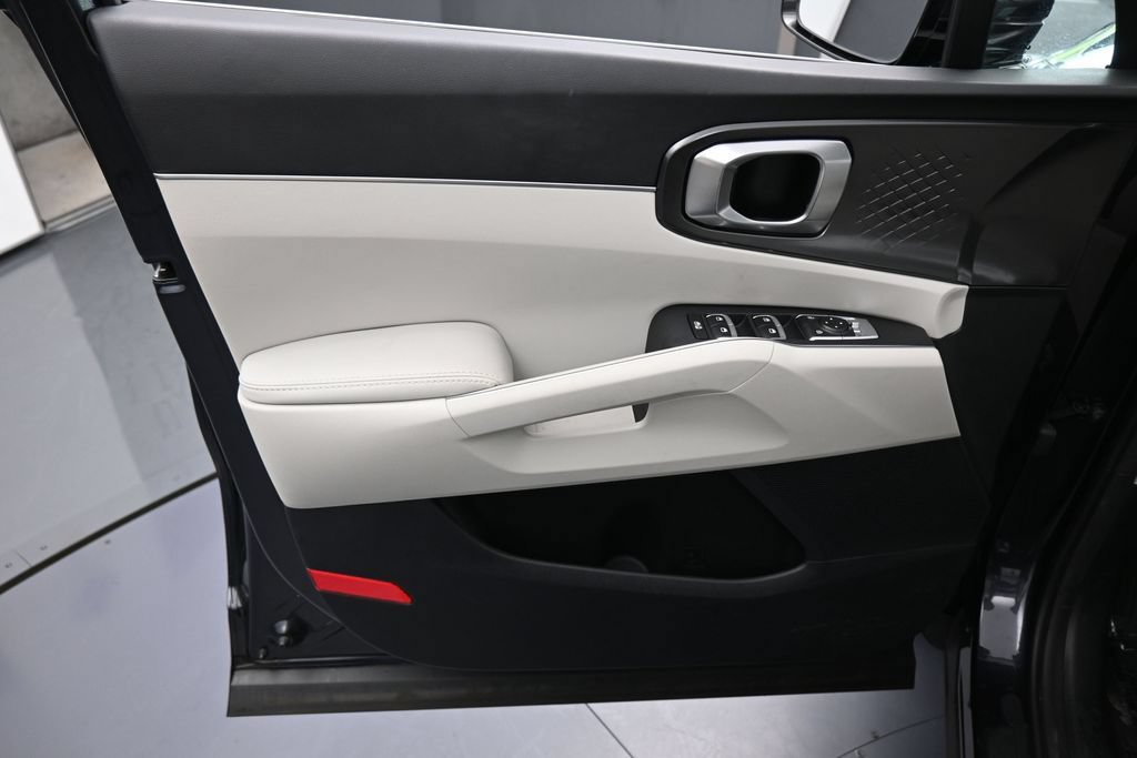 Used 2025 Kia Sorento S w/ Panoramic Sunroof Package FWD image 13