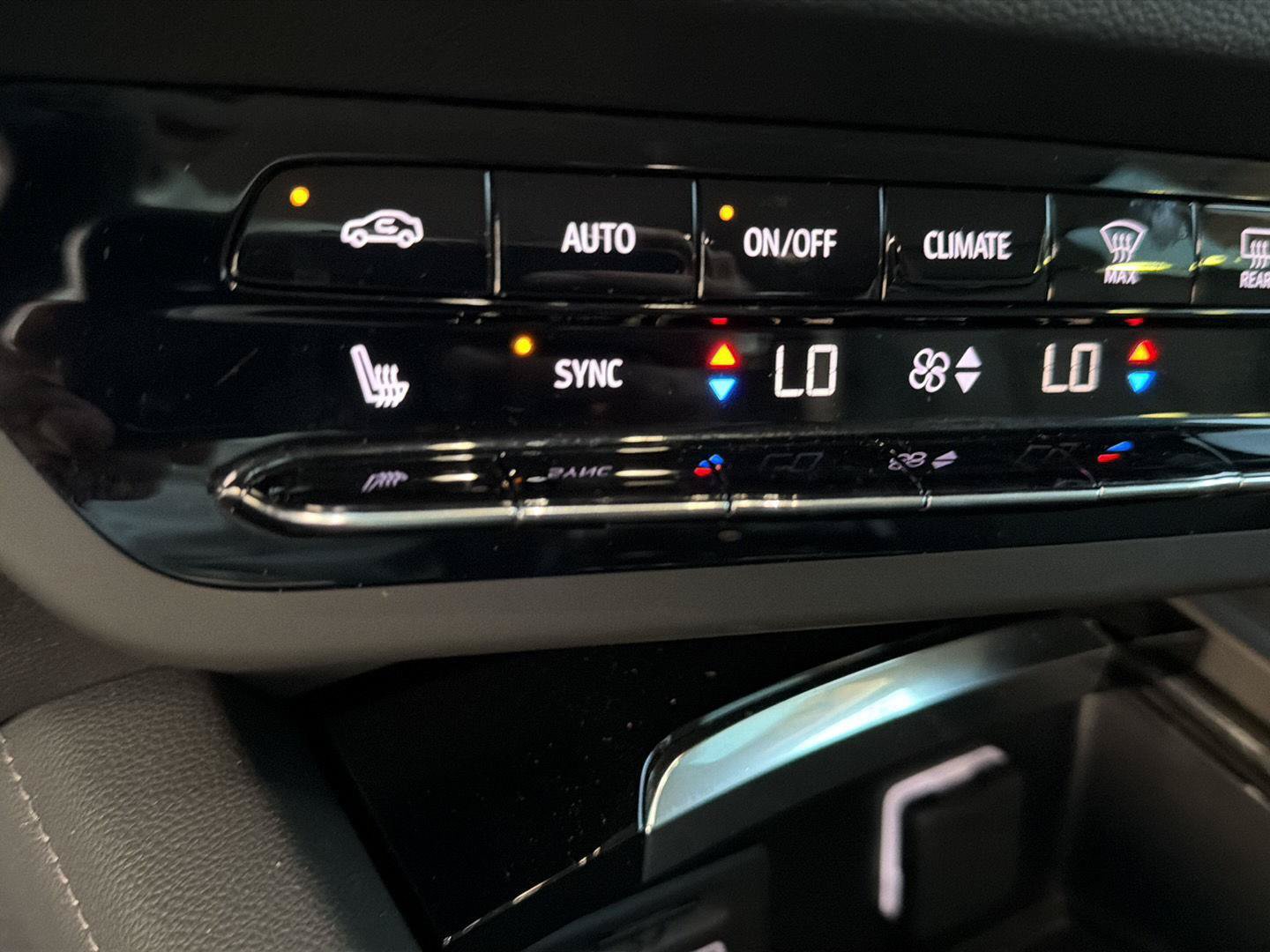 Used 2023 Buick Envision Essence w/ Technology Package I AWD/4WD image 27