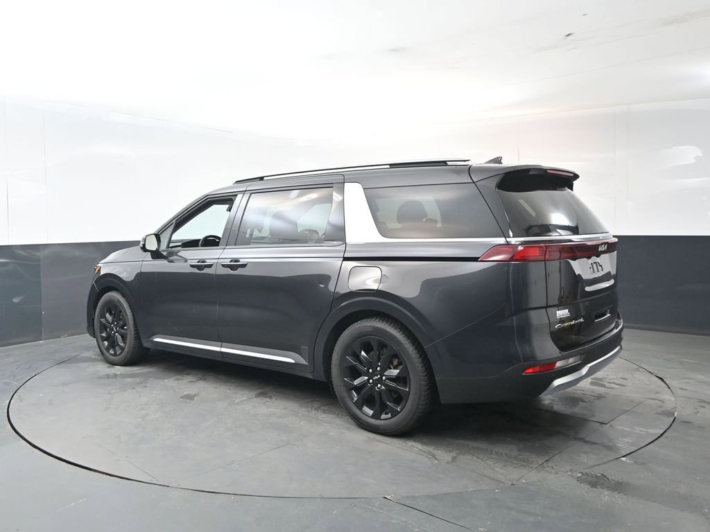 Used 2022 Kia Carnival SX Prestige image 3