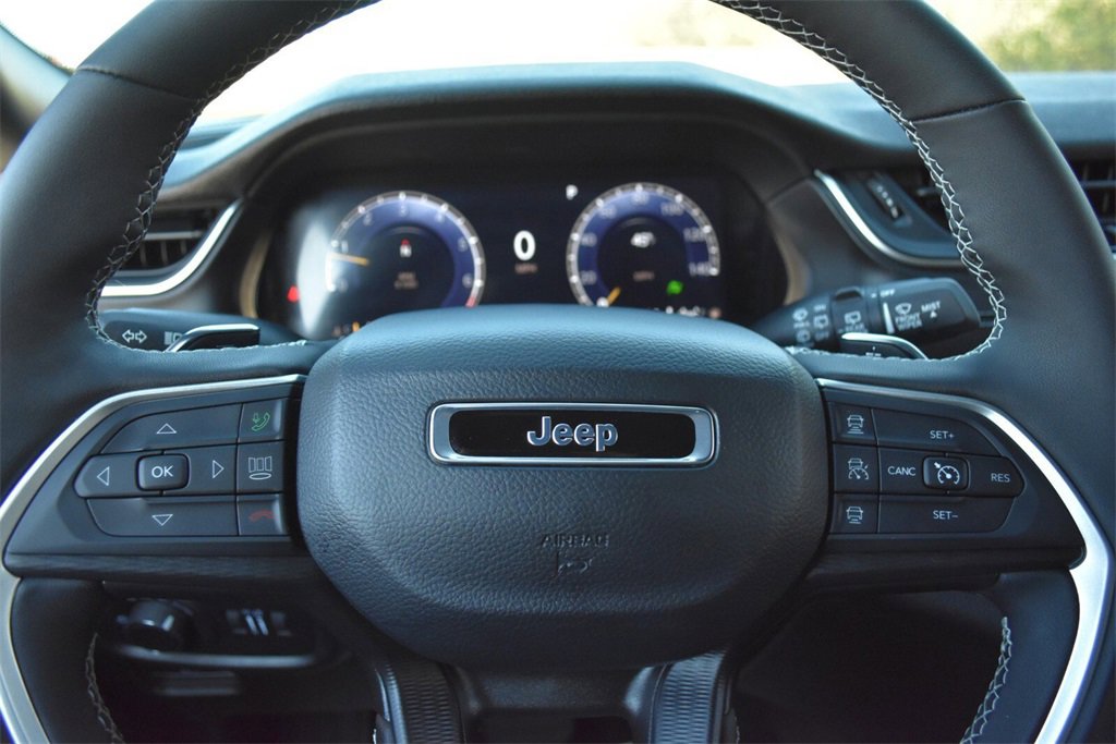 Used 2024 Jeep Grand Cherokee Altitude image 17