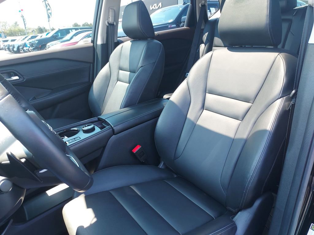 Used 2023 Nissan Rogue SL w/ SL Premium Package image 17