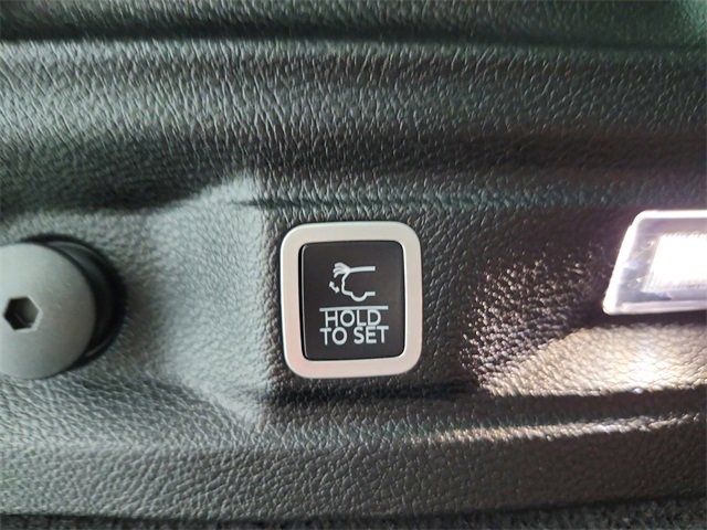 Used 2022 Jeep Grand Cherokee L Overland w/ Advanced Protech Group III image 56