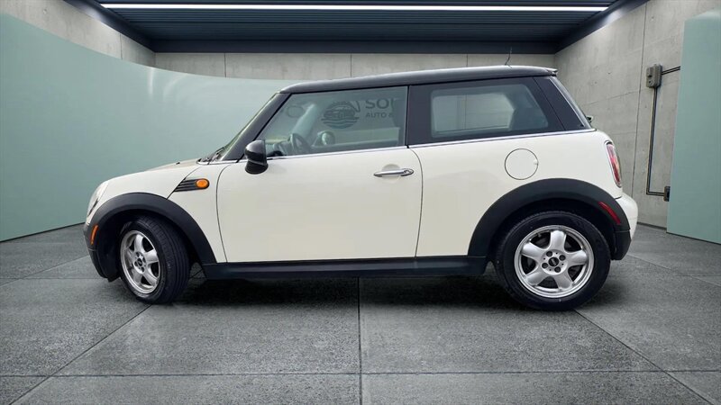 Used 2010 MINI Cooper Hardtop FWD image 2