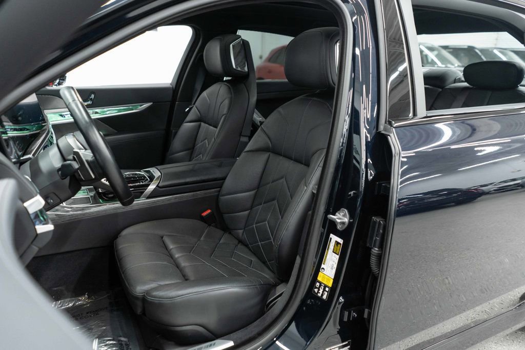 Used 2024 BMW 740i xDrive image 9