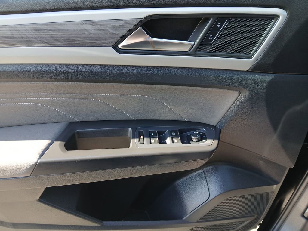 Used 2022 Volkswagen Atlas Cross Sport SE image 13