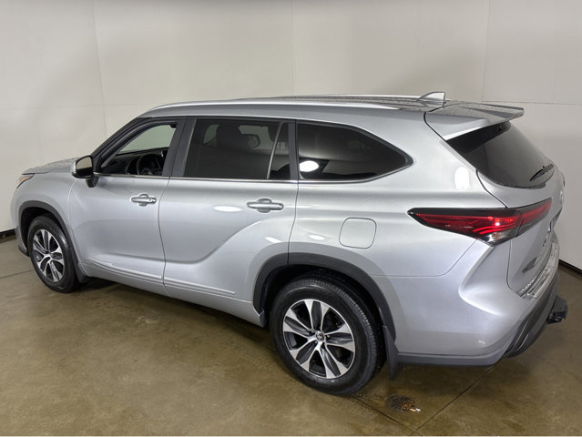 Used 2023 Toyota Highlander XLE image 18