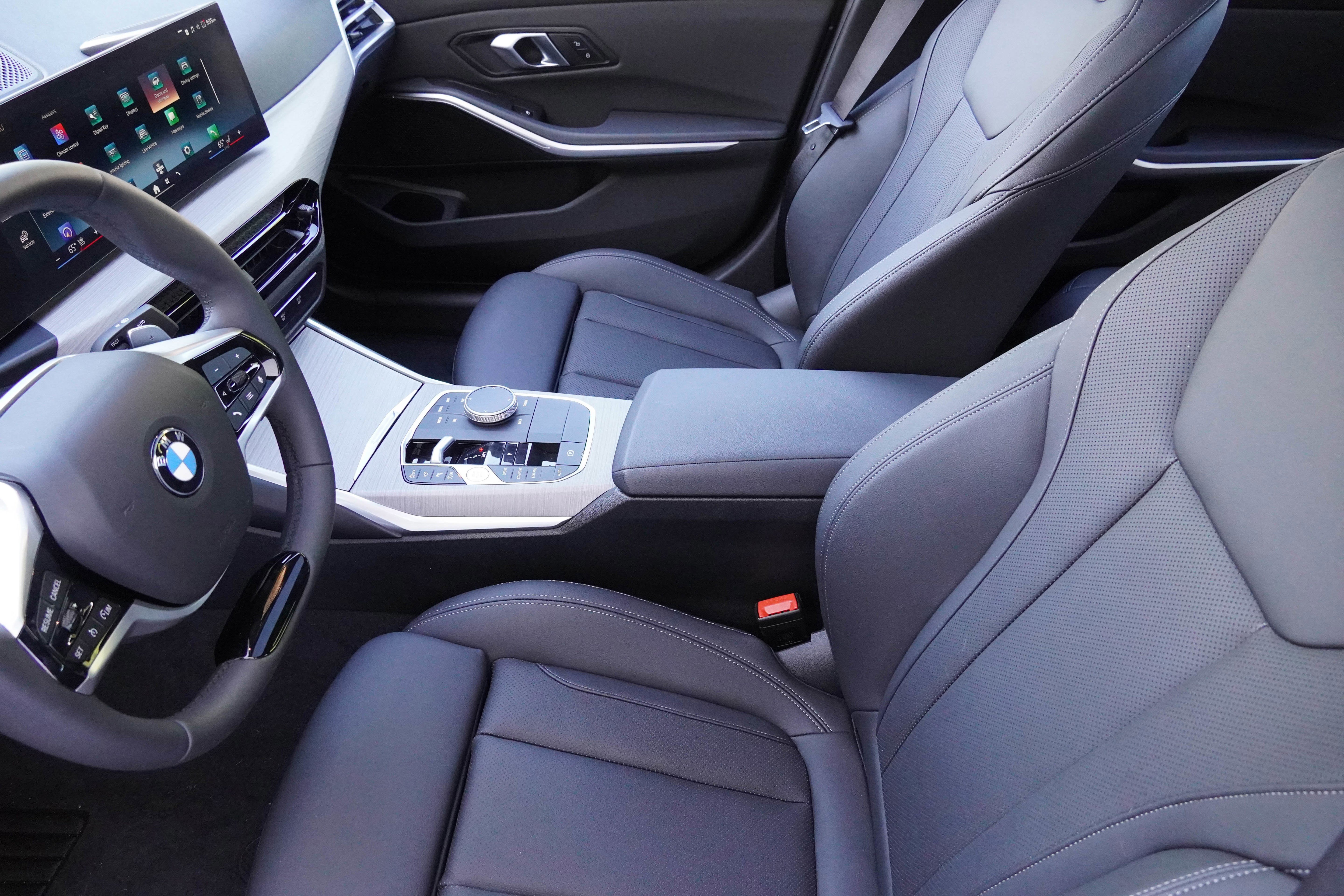 Certified 2025 BMW 330i Sedan RWD image 12
